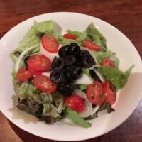 オリーブとトマトのグリーンサラダ